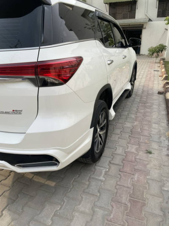 toyota-fortuner-27-v-big-9