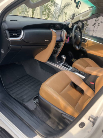 toyota-fortuner-27-v-big-2