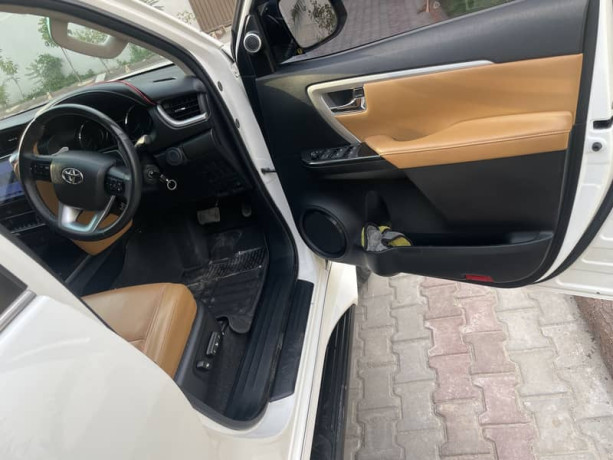 toyota-fortuner-27-v-big-16