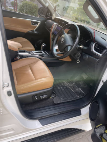 toyota-fortuner-27-v-big-1