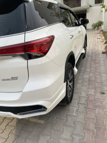 toyota-fortuner-27-v-big-13