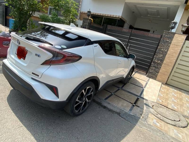 toyota-c-hr-2017-big-9