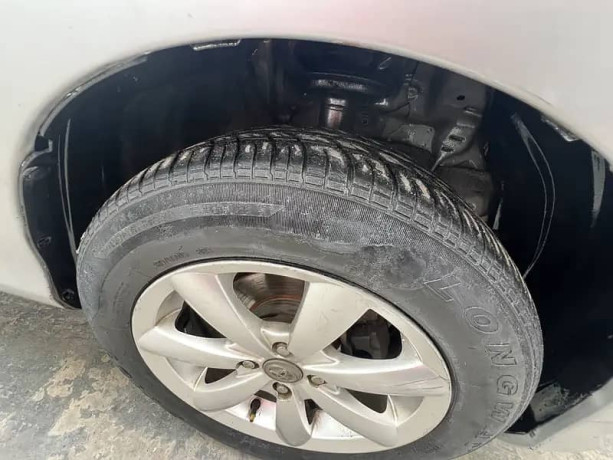 toyota-vtiz-201215-big-9