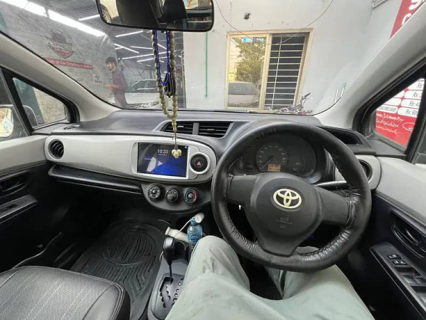 toyota-vtiz-201215-big-7