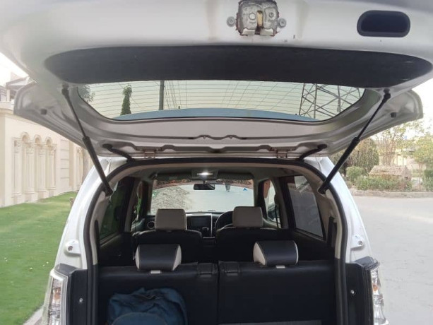 suzuki-wagon-r-stingray-2011-big-18