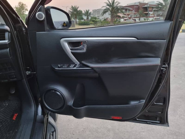 toyota-fortuner-vvti-2020-big-8