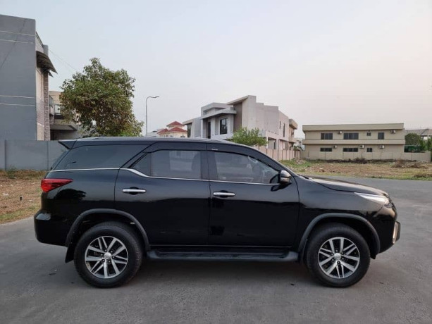 toyota-fortuner-vvti-2020-big-4