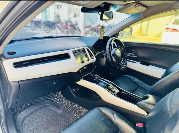 honda-vezel-z-big-2