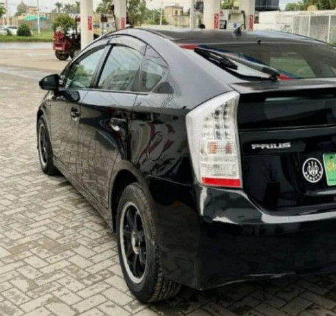 toyota-prius-20152011-big-3