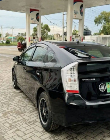 toyota-prius-20152011-big-6