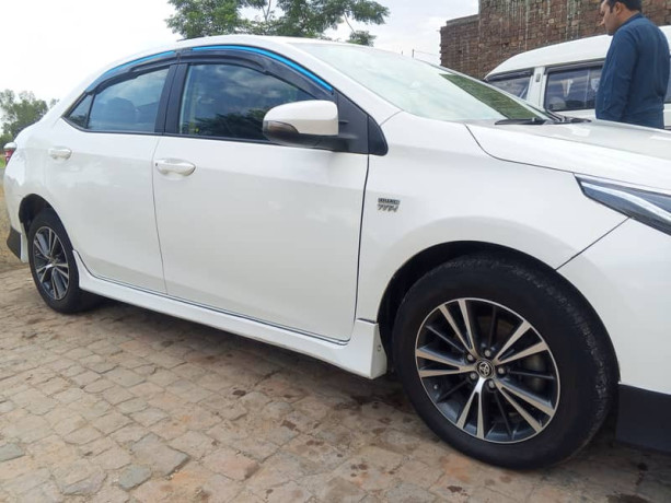 toyota-corolla-altis-16x-special-edition-2018-model-automatic-petrol-big-8