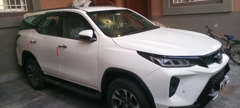 toyota-fortuner-legender-2024-big-8