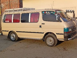 toyota-hiace-2003