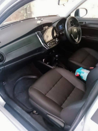 toyota-corolla-axio-2017-big-5