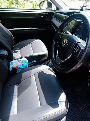 toyota-corolla-axio-2017-big-11