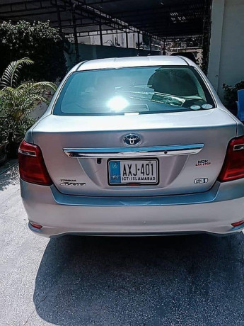 toyota-corolla-axio-2017-big-9