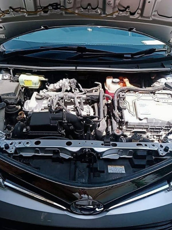 toyota-corolla-axio-2017-big-10