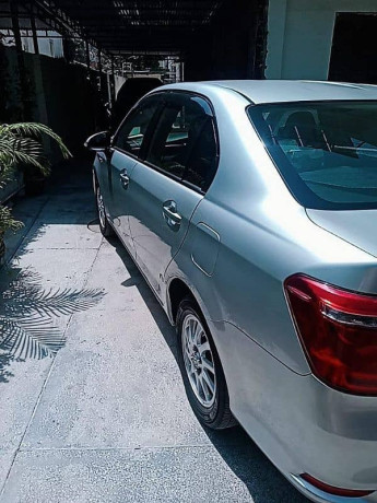 toyota-corolla-axio-2017-big-8