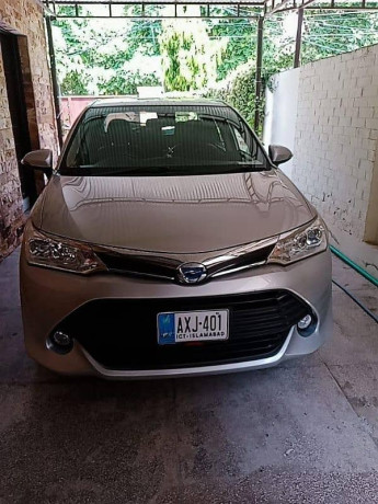 toyota-corolla-axio-2017-big-0