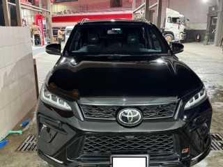 toyota-fortuner-gr-s-2024