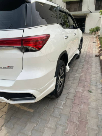 toyota-fortuner-27-petrol-big-3