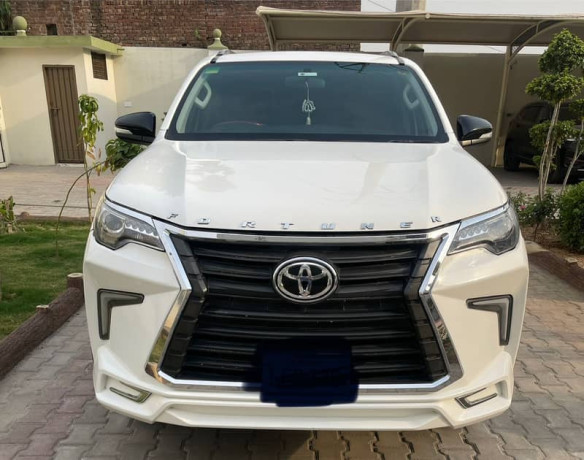 toyota-fortuner-27-petrol-big-0