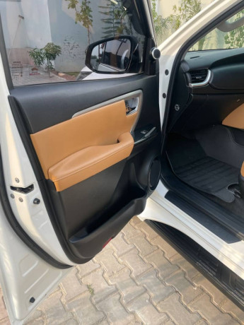 toyota-fortuner-27-petrol-big-9