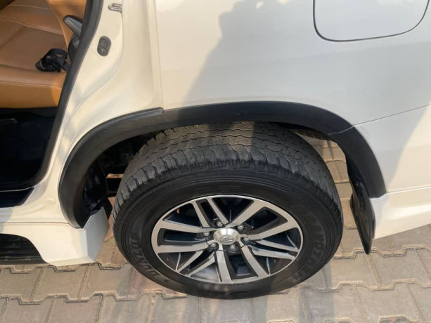 toyota-fortuner-27-petrol-big-5