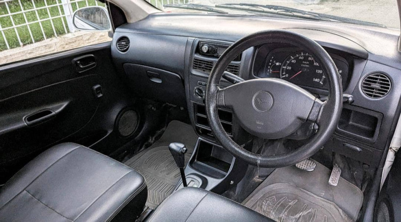 daihatsu-mira-2007-big-9