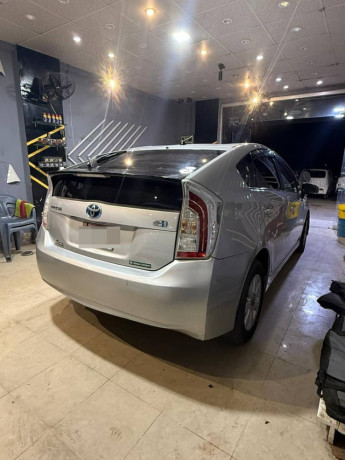 toyota-prius-s-18-2010-2014-big-7