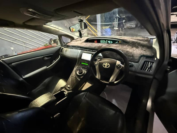toyota-prius-s-18-2010-2014-big-4
