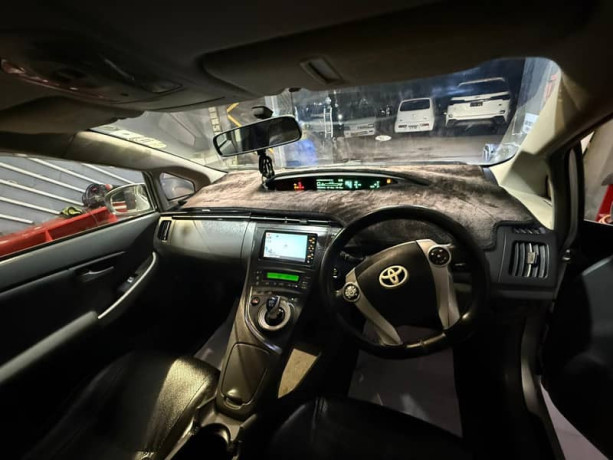 toyota-prius-s-18-2010-2014-big-5