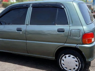 daihatsu-cuore-2011