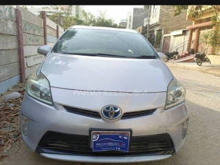 toyota-prius-2014
