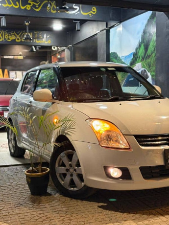 suzuki-swift-dlx-132018-big-1