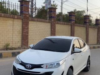 toyota-yaris-gli-cvt