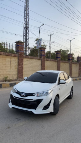 toyota-yaris-gli-cvt-big-0
