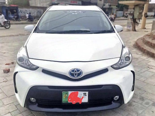toyota-prius-alpha-7-seater