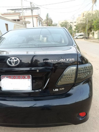 toyota-corolla-altis-18-sr-model-2009-big-10