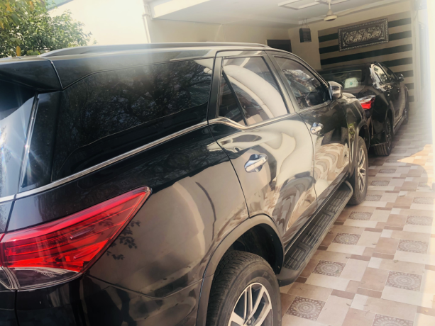 toyota-fortuner-27-vvti-big-3