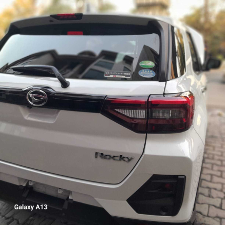 daihatsu-rocky-premium-big-9