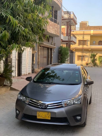 toyota-corolla-altis-grande-18-2015-big-9