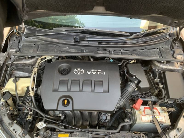 toyota-corolla-altis-grande-18-2015-big-10