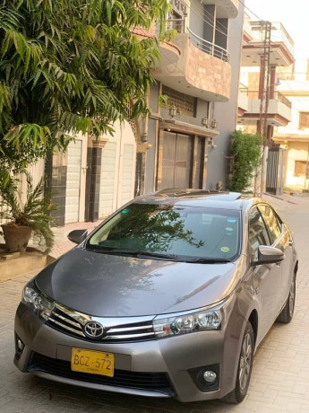 toyota-corolla-altis-grande-18-2015-big-4