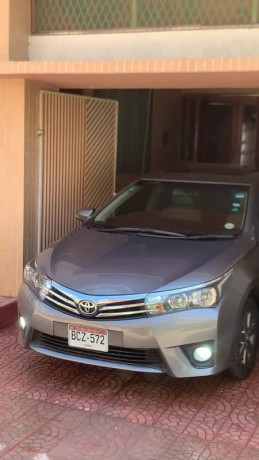 toyota-corolla-altis-grande-18-2015-big-12