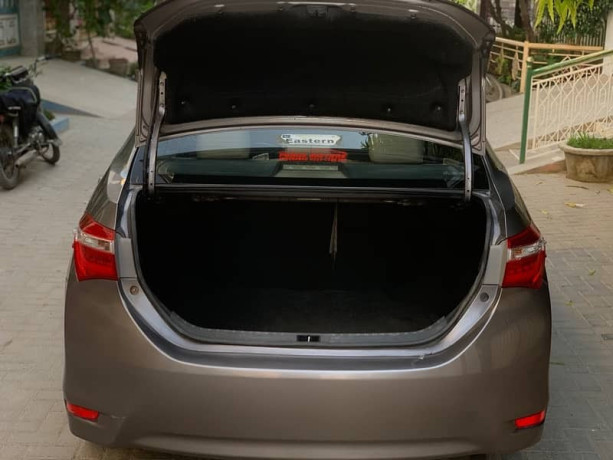 toyota-corolla-altis-grande-18-2015-big-8