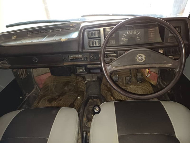 daihatsu-charade-1982-big-3