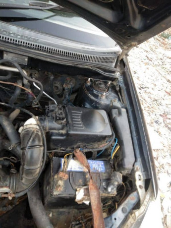 toyota-corolla-se-saloon-2005-big-8
