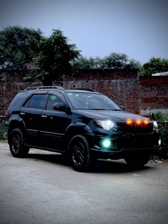 toyota-fortuner-v-2013-big-1