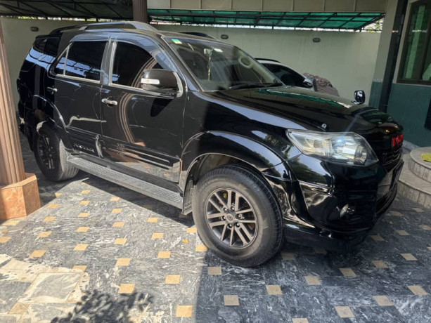 toyota-fortuner-v-2013-big-6
